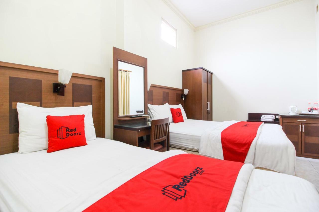 Reddoorz Plus @ Tegal Panggung Jogjacarta Exterior foto