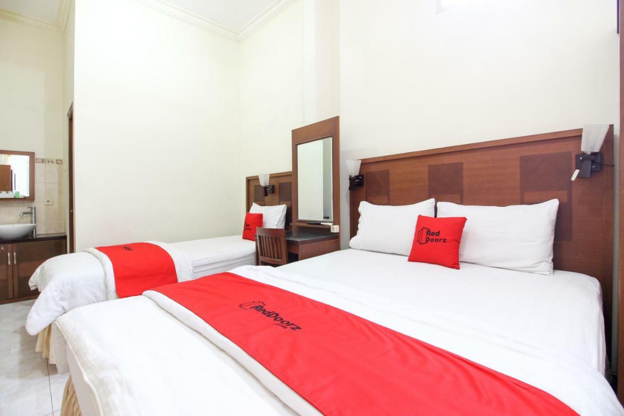 Reddoorz Plus @ Tegal Panggung Jogjacarta Exterior foto